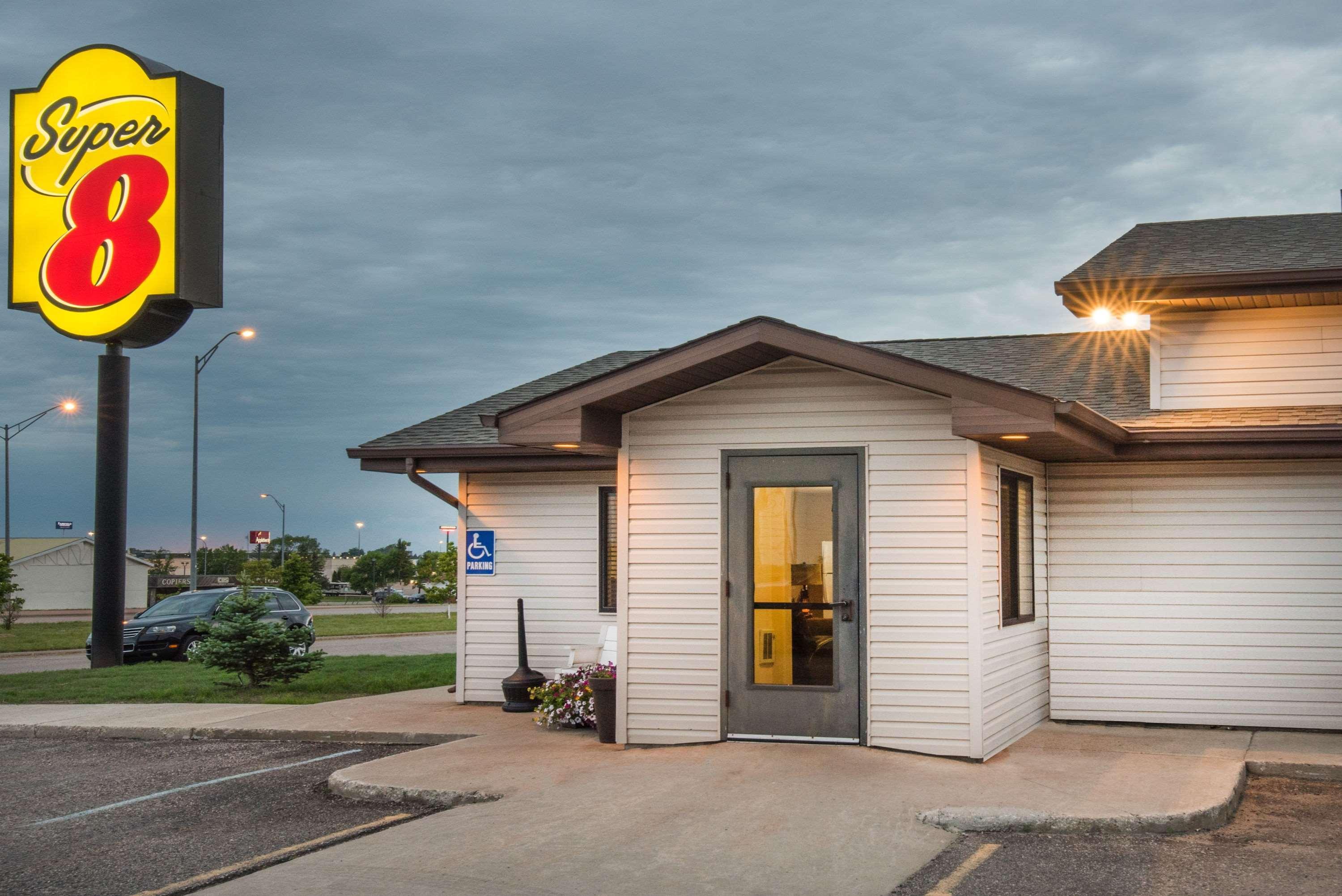 Super 8 By Wyndham Jamestown Motel Exterior photo